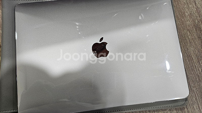 맥북에어13 실버 m1 256gb 16gb 팝니다 택포80만원 사이클수 27--0