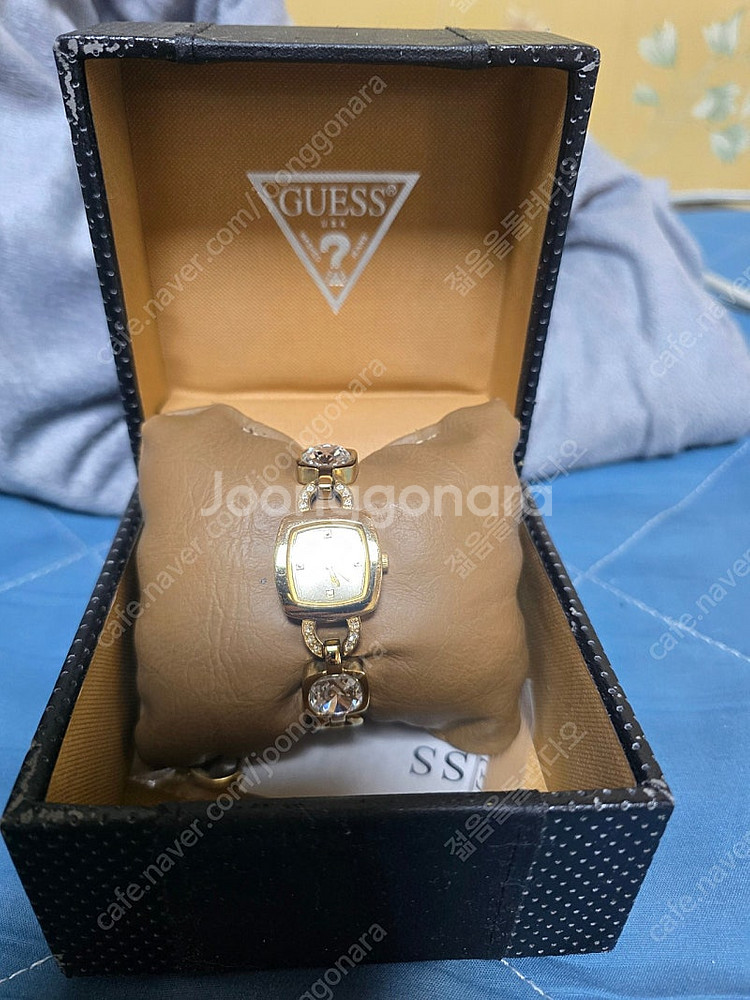 Guess 금장시계--0