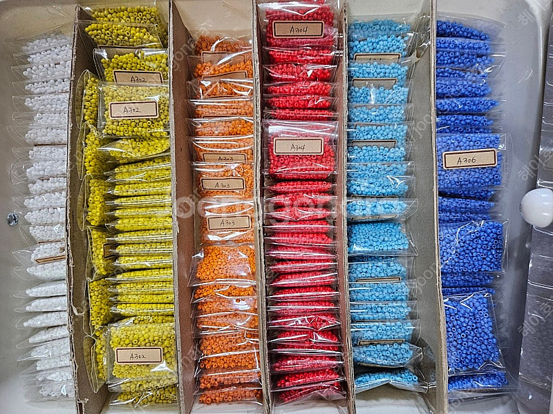 [가격내림]시드비즈 2mm, 3mm 다양한 컬러 대량 ...--0