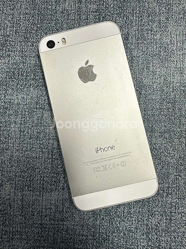 아이폰5S 16기가 실버 상태좋은 단말기 8만원 판매해...--1