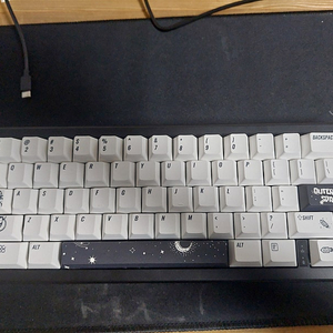 gmk67 커스텀 키보드 블랙 판매 택비 포함임