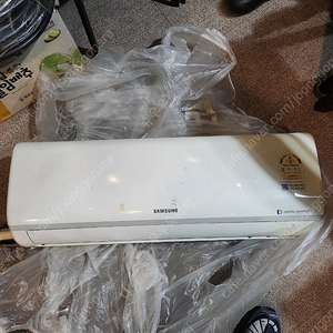 삼성 벽걸이 에어컨 AR06M1170HZ + 실외기 + 리모컨