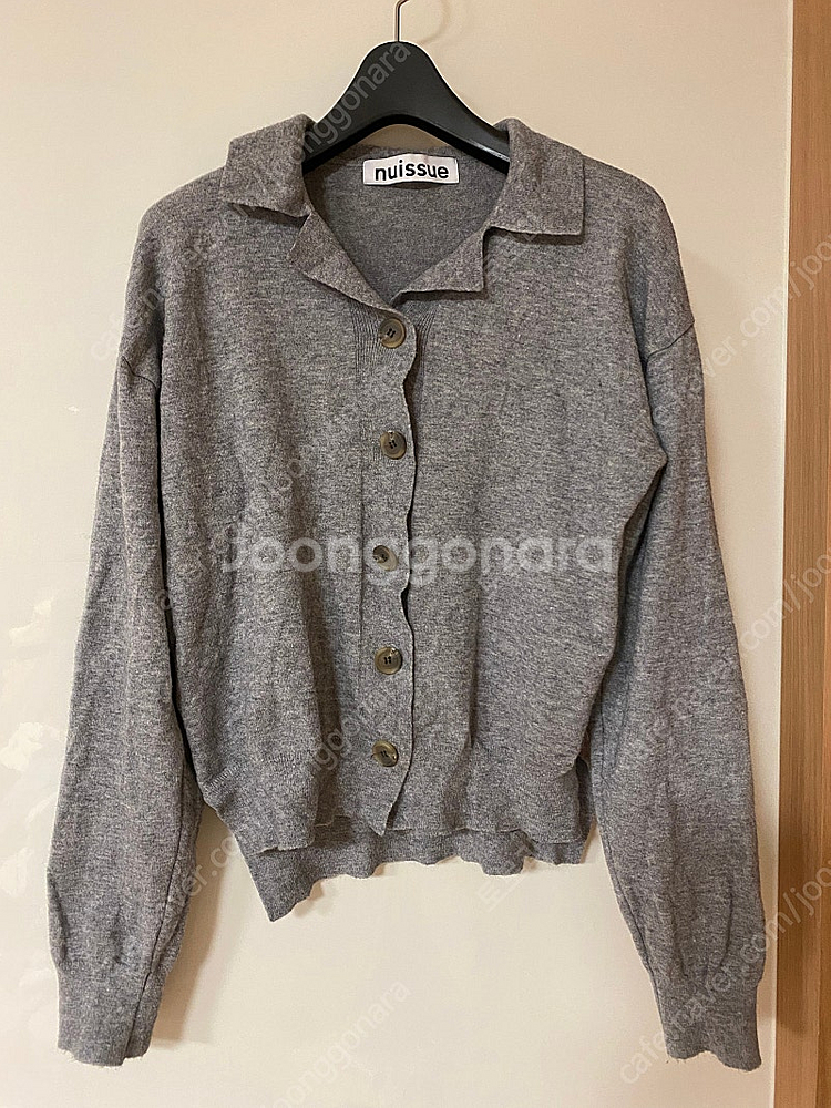 누이슈 nuissue 카라 브이넥 그레이 긴팔 니트 가디건 드뮤어룩--0
