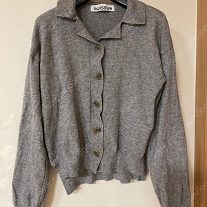 누이슈 nuissue 카라 브이넥 그레이 긴팔 니트 가디건 드뮤어룩