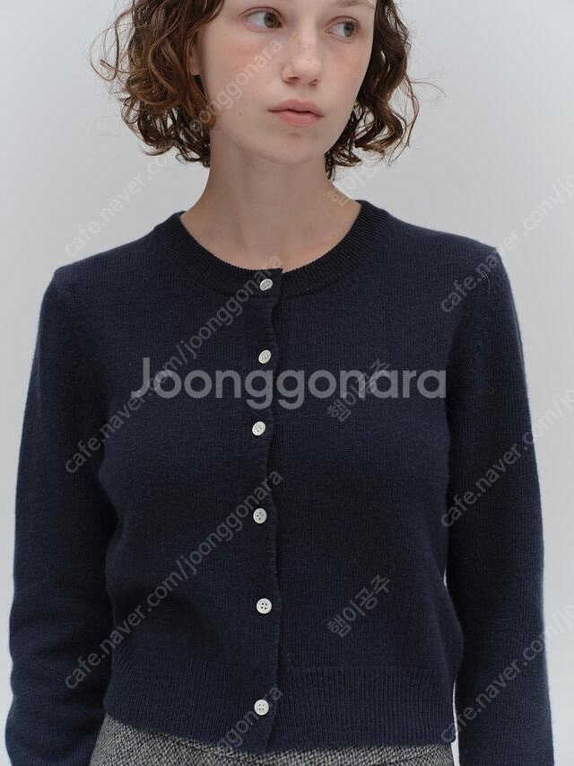 구해요) 타낫 파우더 가디건 네이비--0