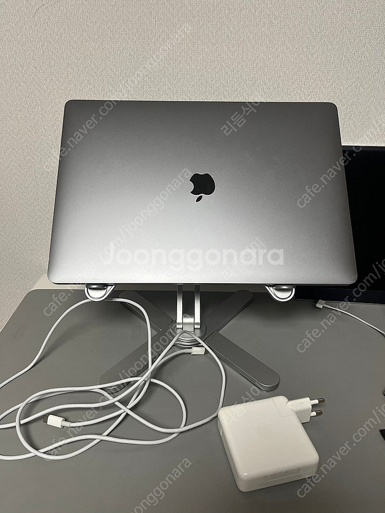 맥북16인치 cto 그래픽카드 업그레이드 모델--1