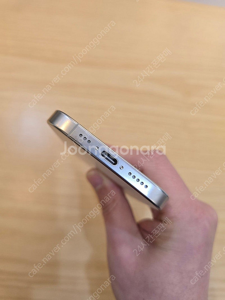 아이폰16프로화이트티타늄256gb 자급제단순개봉미사용판...--4