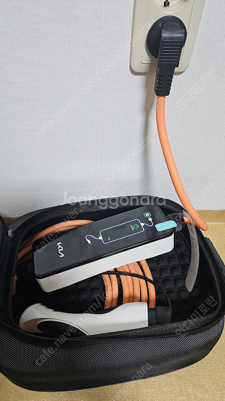 기아 전기차 비상용(220V) 충전기 팝니다--2