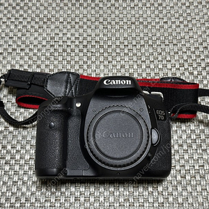 캐논 7D DSLR 카메라 팝니다.