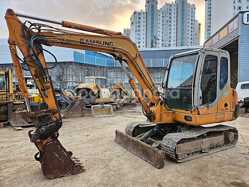 공투 굴삭기 삼성 볼보 MX55A 1999년식 중고굴삭...--0
