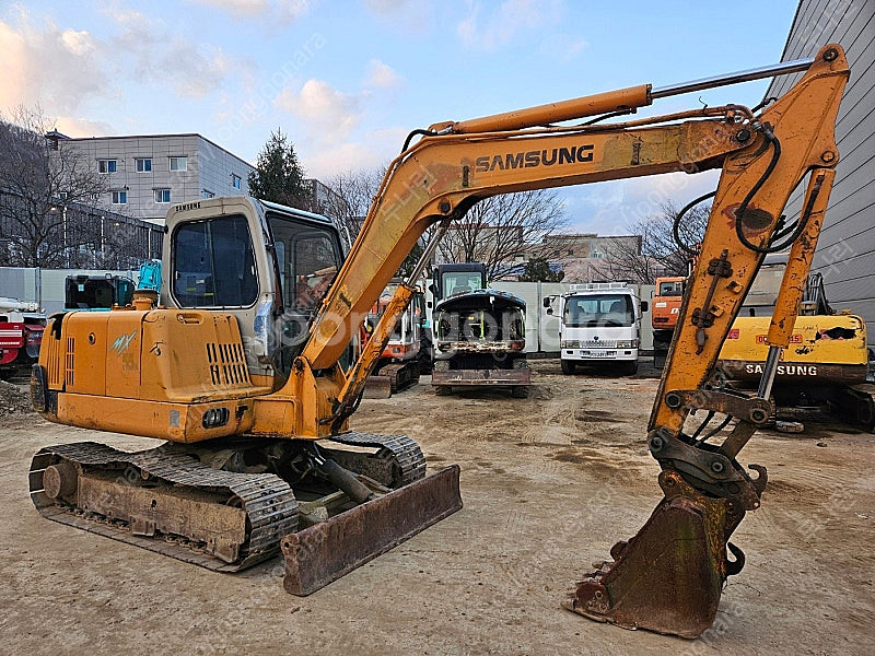 공투 굴삭기 삼성 볼보 MX55A 1999년식 중고굴삭...--1