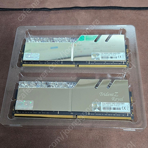 G.SKILL DDR4 32G PC4-25600 CL16 TRIDENT Z ROYAL 실버(16Gx2) 팔아요