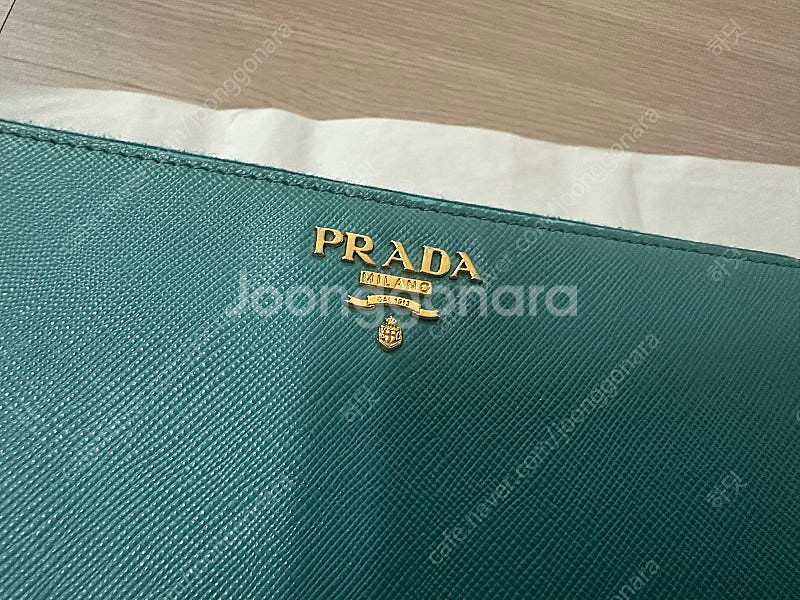 정품 프라다 사피아노 메탈 로고 장지갑--1