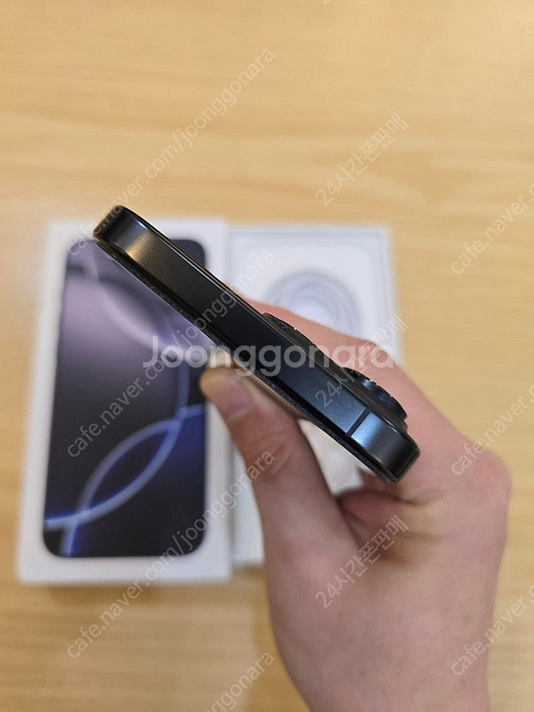 아이폰16프로맥스블랙티타늄256gb 자급제폰판매합니다--3