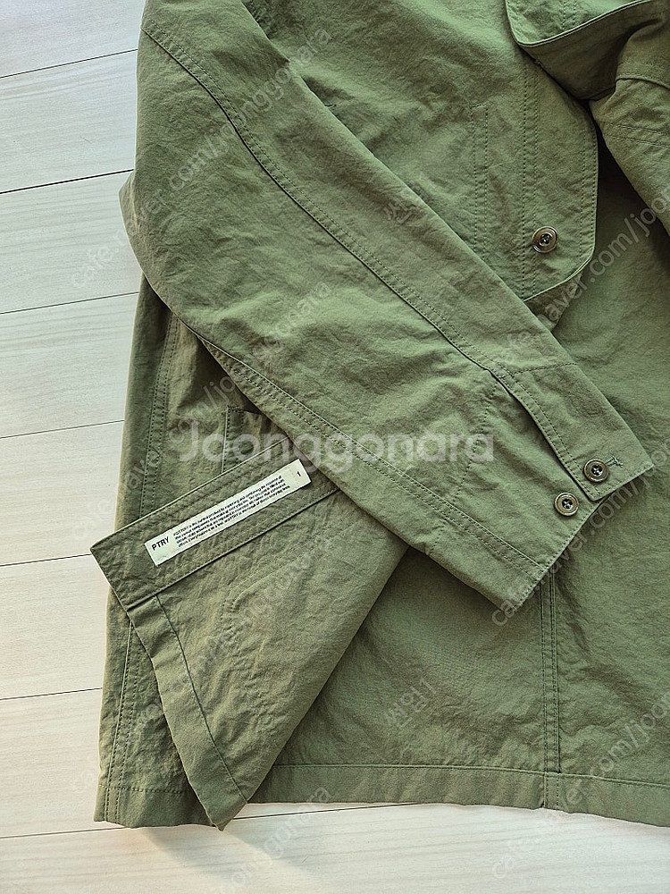 포터리 나이론 워크자켓 올리브 1사이즈 판매합니다--2