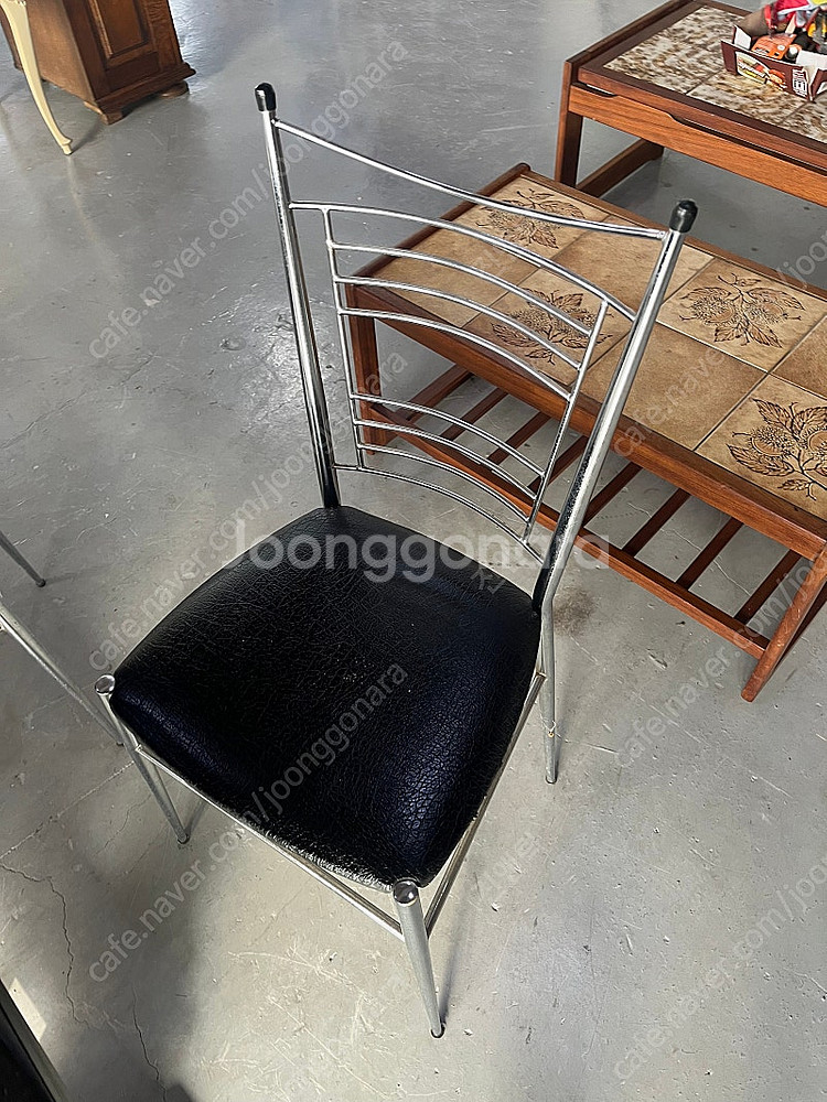 영국 빈티지 철제 가죽의자 체어--0