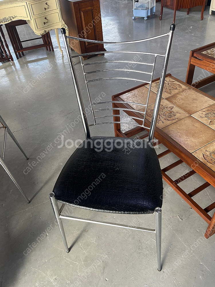 영국 빈티지 철제 가죽의자 체어--6
