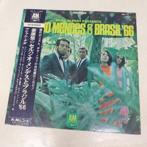 Sérgio Mendes & Brasil '66 (세르지우 멘지스) - Herb Alpert Presents Sergio Mendes & Brasil '66 (LP)