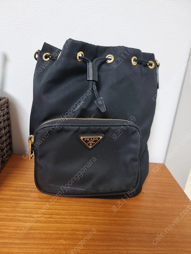 프라다 버킷백 이미지