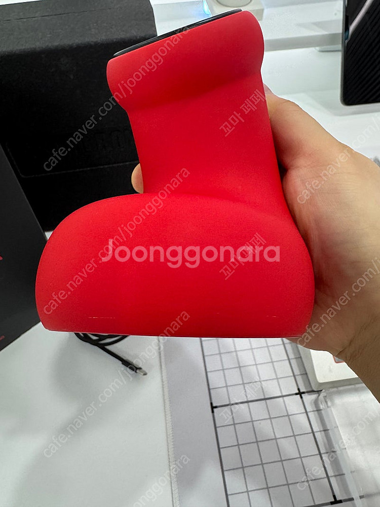 잇섭 아톰 부츠 맥세이프 충전기--2