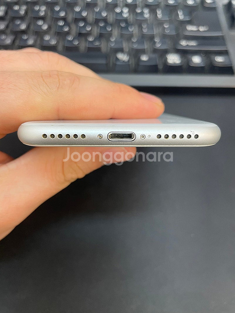 아이폰8 실버 64GB 상태좋은 중고13만팝니다.--6