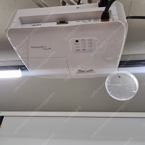 옵토마 EH412ST DLP Projector 판매합니다. (박스 및 프로젝터 스크린 포함)