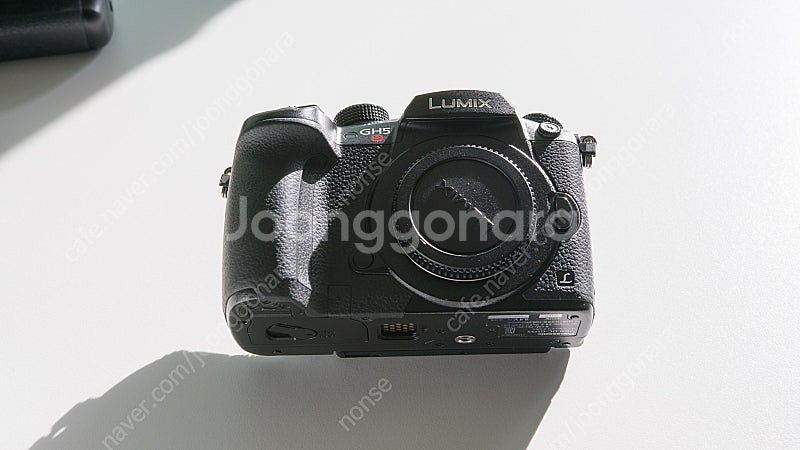 파나소닉 미러리스 GH5s 판매합니다. (바디 + 배터...--3