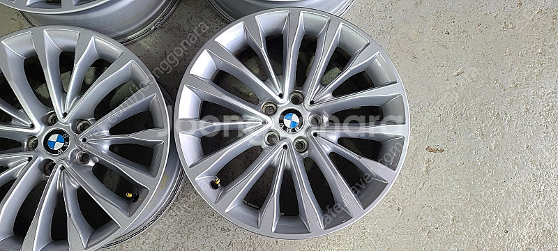 bmw 520D 럭셔리 G30 18인치 순정휠 대품판매...--1