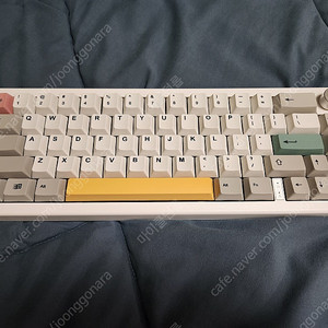 GMK67 화이트 키보드 튜닝(O) / 9009 레트로 키캡 / 바다소금 스위치 44개 판매합니다.