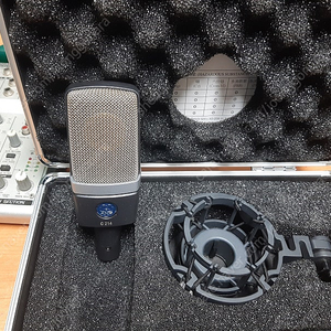 AKG C214 콘덴서 마이크