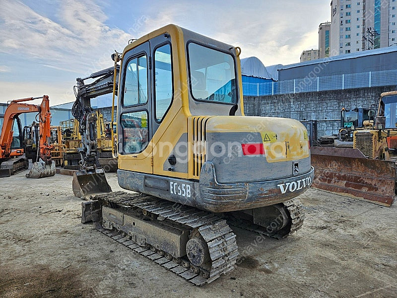 볼보 EC55B 2005년식 집게 회전라인 신형엔진교체 가동만천 02 중고굴삭기--4