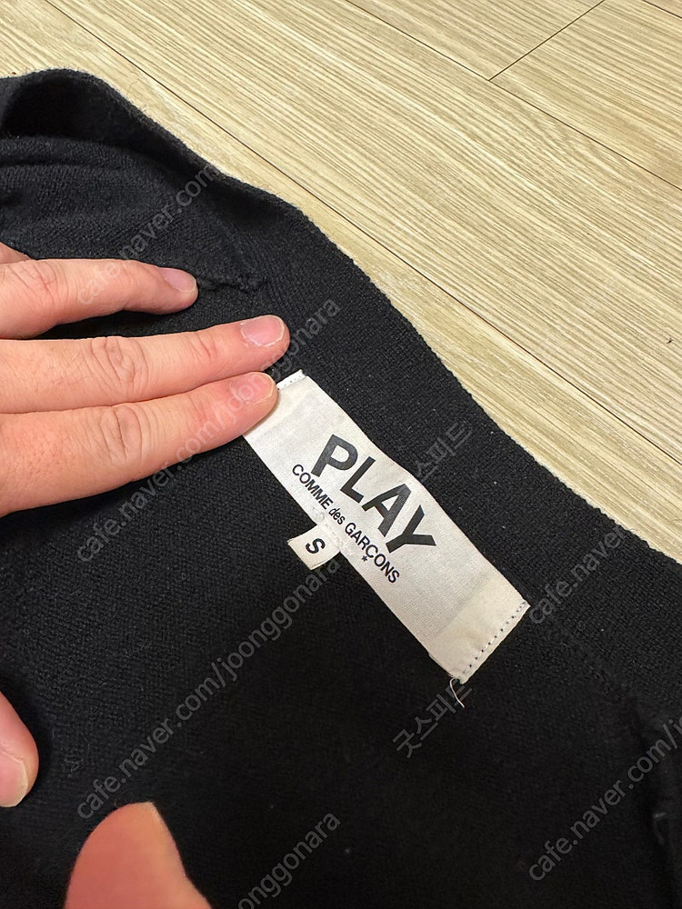 꼼데가르송 가디건 화이트와펜 S사이즈--2