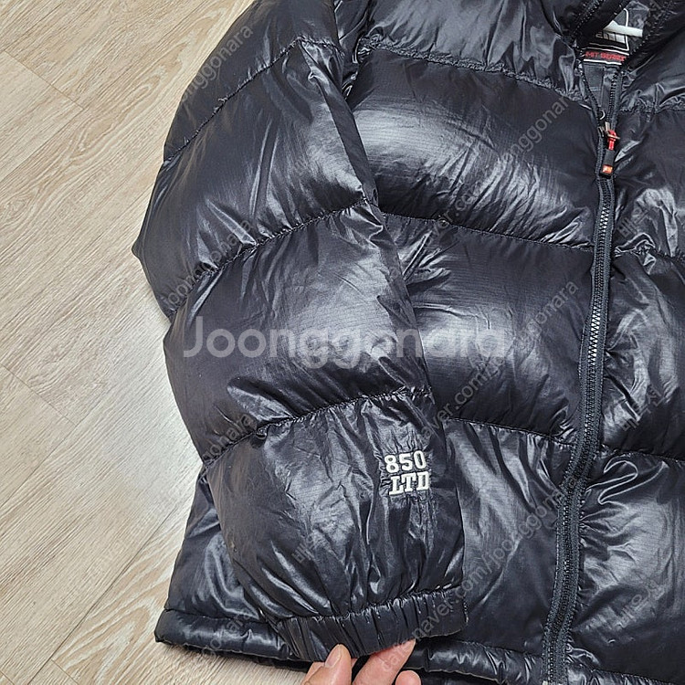 노스페이스 850 LTD 한정판 눕시패딩--1