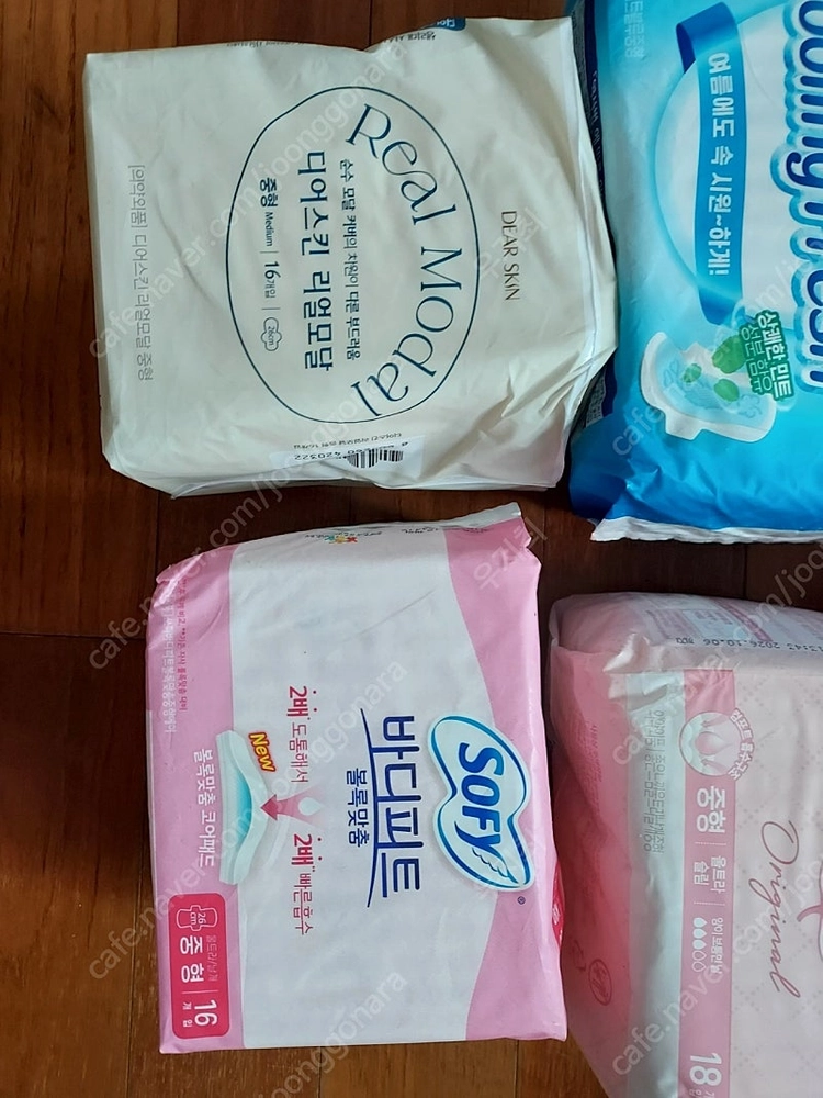 여성용품 22묶음 중형,대형,팬티라이너 전부5만원 이미지