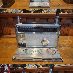 Zenith Royal 3000-1 Am/Fm 멀티 밴드 트랜지스터 포터블 라디오 입니다.
