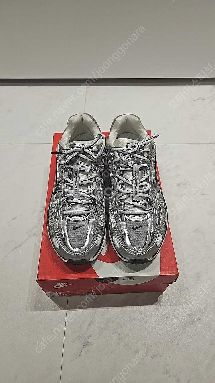 나이키 P6000 메탈릭실버 270--0