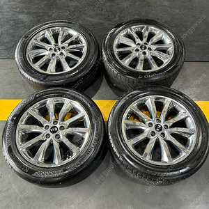 올뉴 쏘렌토 19인치 중고 휠타이어 한대분 세트 (2355519 금호타이어)