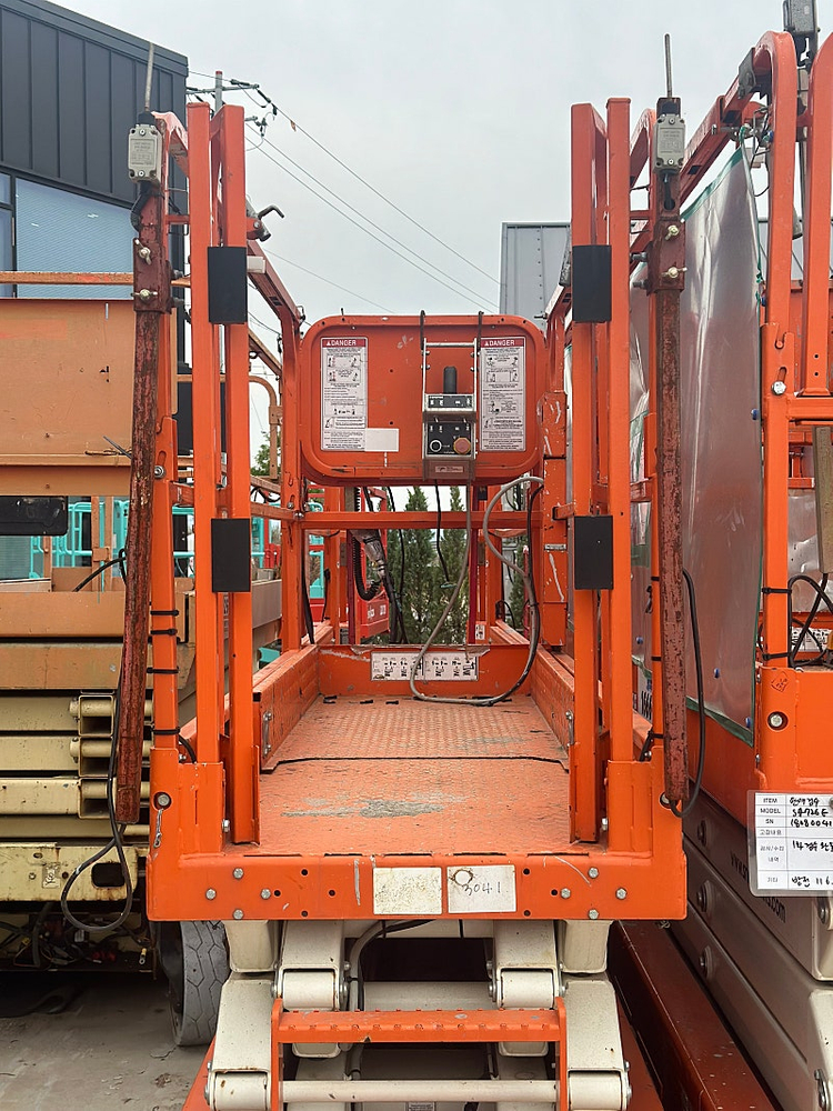 작업 8m의 내구성좋은 고소장비 S3220E , 가격이너무좋음--2