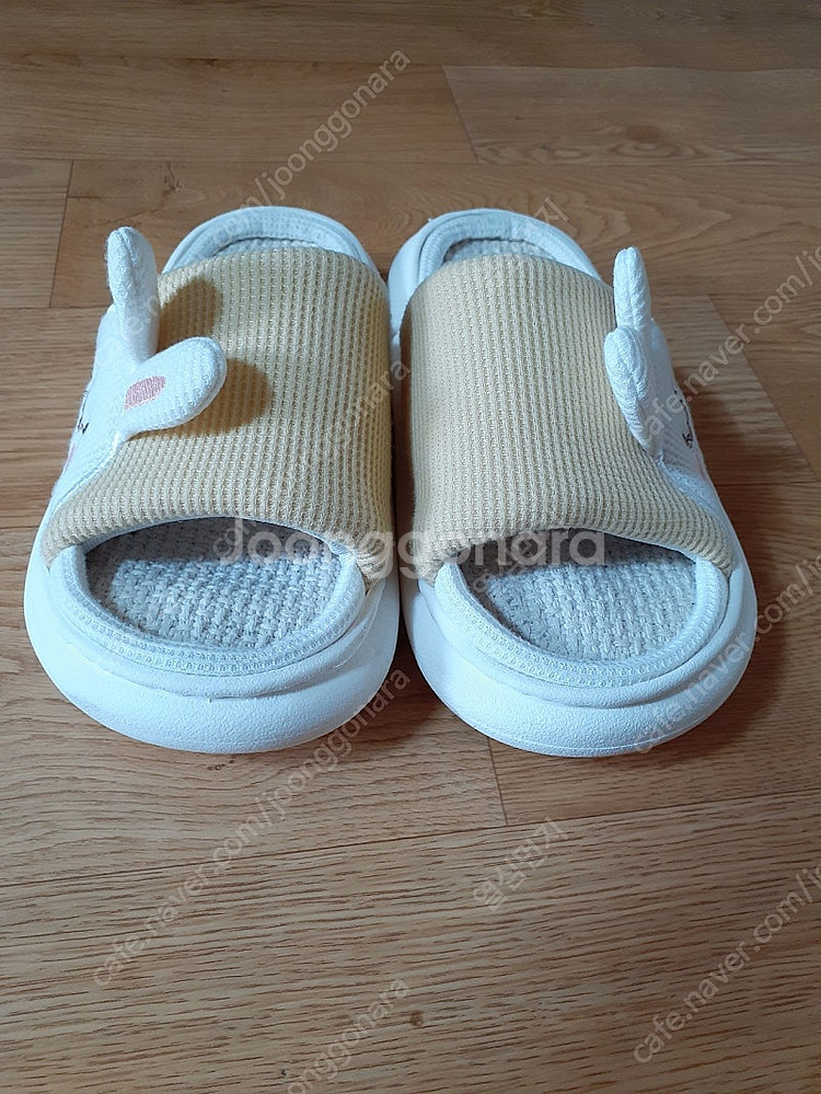 토끼 슬리퍼 사이즈250정도 귀여워요 편하게 보세요 5000원 직거래 가능해요--0