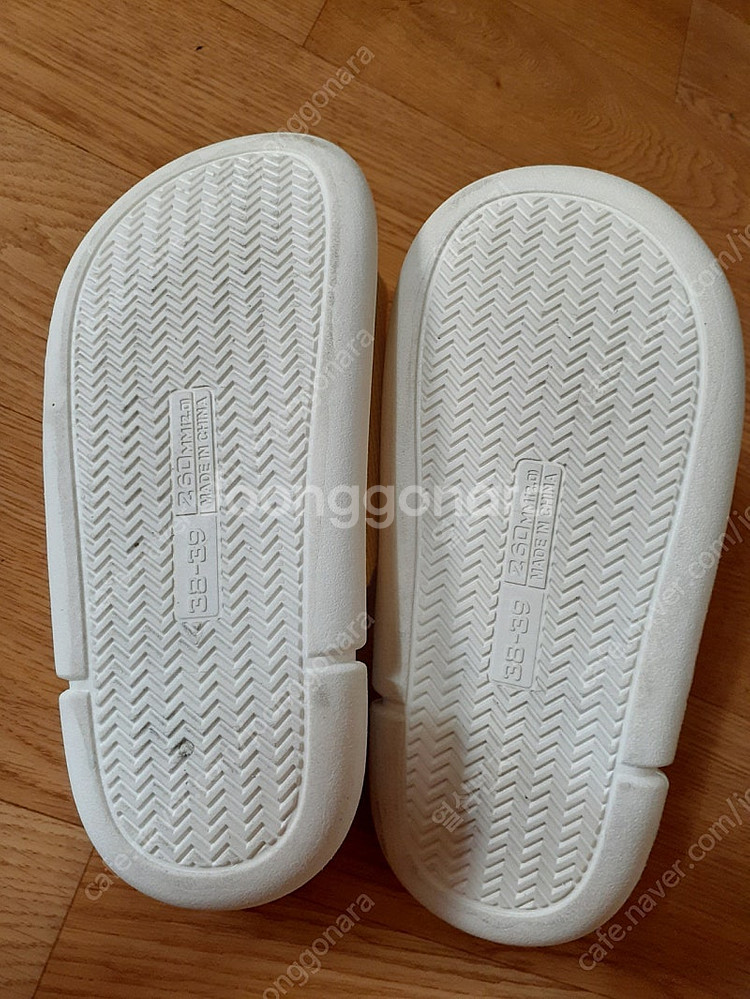 토끼 슬리퍼 사이즈250정도 귀여워요 편하게 보세요 5000원 직거래 가능해요--2