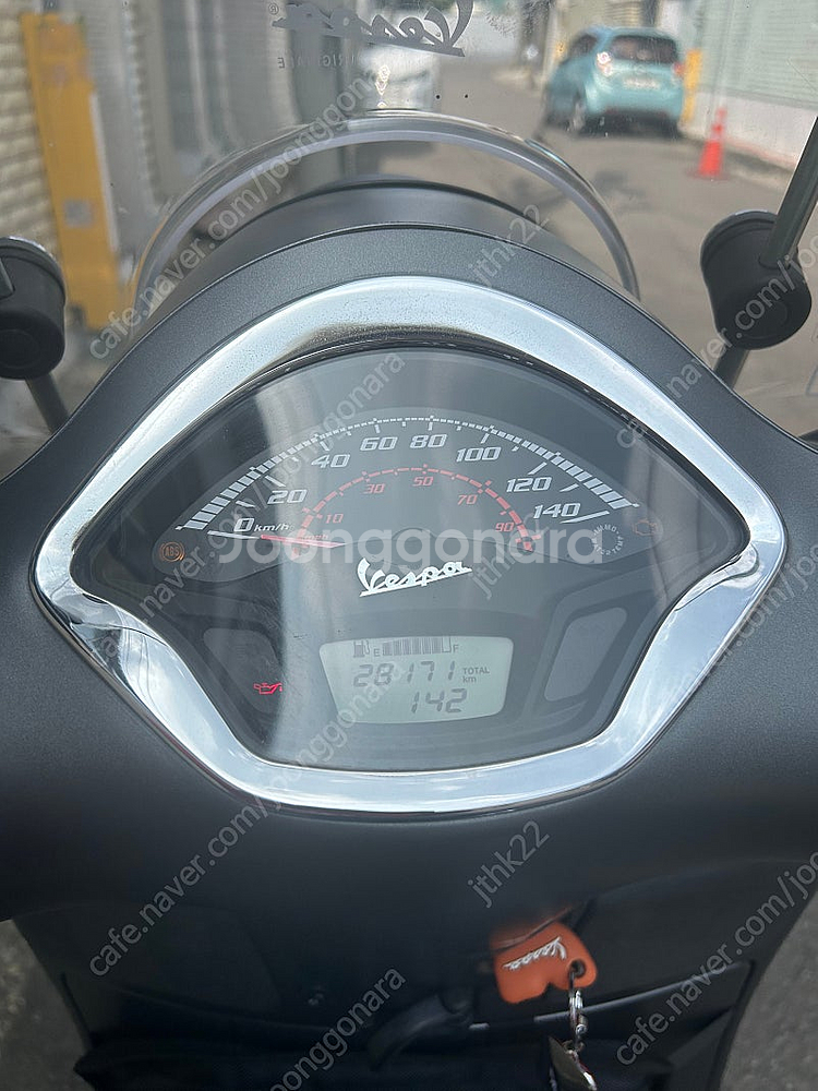 베스파 300ccGTS 슈퍼스포츠 그레이무광 17년식--8