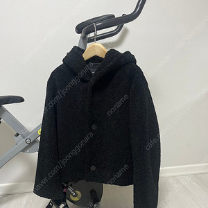 클럽모나코 크롭 테디 자켓 블랙