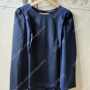 아나카프리 블라우스 55사이즈 거의새옷