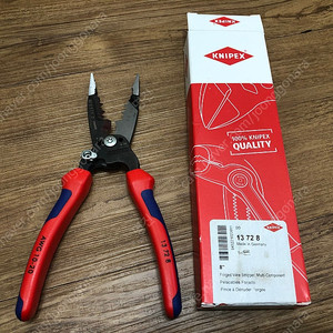 KNIPEX 크니펙스 만능스트리퍼 플라이어 13 72 8 팝니다.