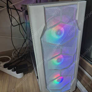 게이밍 컴퓨터 ( i5 10400f, 지포스Rtx 2060, RAM 16gb, ssd 250)
