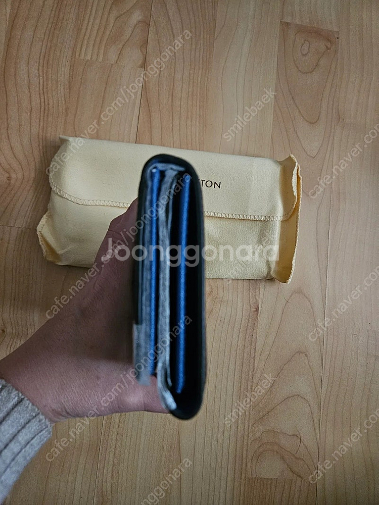 루이비통 여성장지갑입니다--1