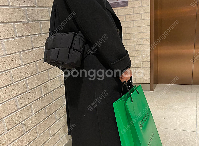 보테가베네타 패디드테크 카세트백--0