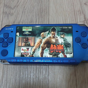 PSP 깨끗한 메탈릭레드/블루/블랙색상 3종 3000번대 64기가 유명겜 풀로채움 각 20만원에 드립니다 - 서울강서