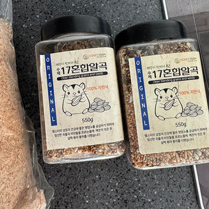 알곡사료 톱밥