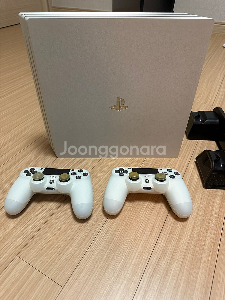 플스4 프로 1TB 판매합니다!--2